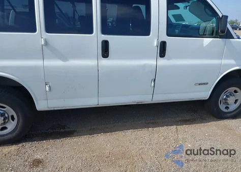 2006 Chevrolet Express Ls из США, поврежденный, VIN 1GAHG35U061192639